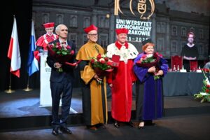 Wyróżnieni laureaci, w tym Pani Prof Gnela wraz z Rektorem