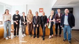 grupa 9 osób, w tym 5 kobiet i 4 mężczyzn